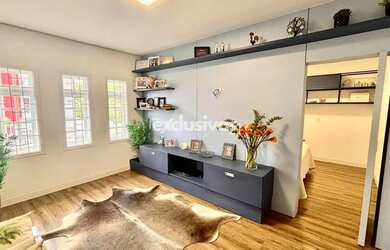 Imagem: A casa possui 3 Dormitórios, 4 Banheiros, 4 Vagas na garagem