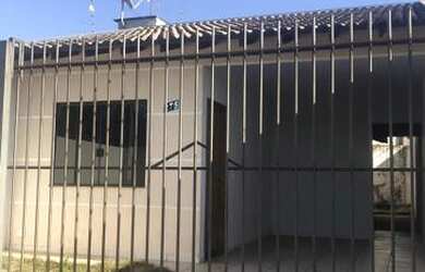 Imagem: A casa possui 2 Dormitórios, 1 Banheiro, 1 Vaga na garagem