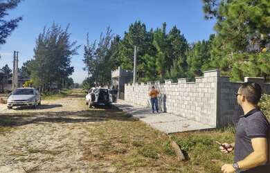 Imagem: O terreno possui 300m² de Área e está localizado em Balneário