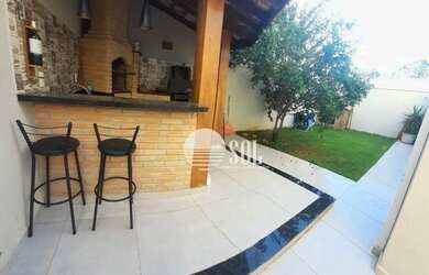 Imagem: A casa possui 3 Dormitórios, 2 Banheiros, 127m² de Área e