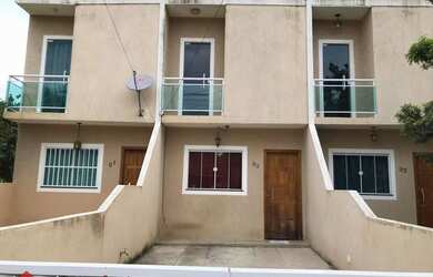 Imagem: A casa possui 2 Dormitórios, 2 Banheiros, 1 Vaga na garagem