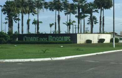 Imagem: A casa em condomínio possui 5 Dormitórios, 5 Banheiros, 4