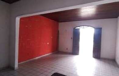 Imagem: A casa possui 3 Dormitórios, 1 Banheiro, 1 Vaga na garagem