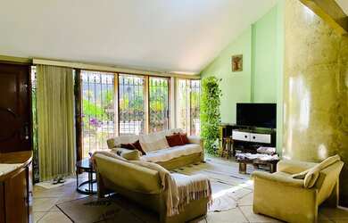 Imagem 5: Maravilhoso sobrado seguro e ensolarado. Arquitetura atemporal