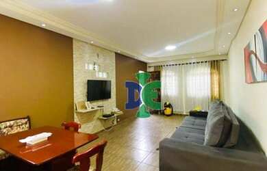 Imagem: A casa possui 3 Dormitórios, 1 Banheiro, 2 Vagas na garagem