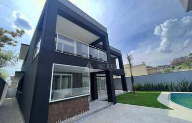 Imagem: A casa em condomínio possui 4 Dormitórios, 5 Banheiros, 4