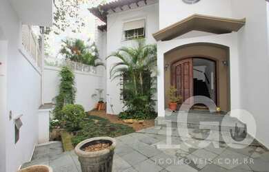 Imagem: A casa possui 3 Dormitórios, 4 Banheiros, 3 Vagas na garagem