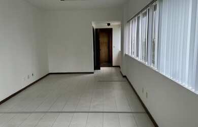 Imagem: O depósito possui 1 Vaga na garagem e 33m² de Área e está