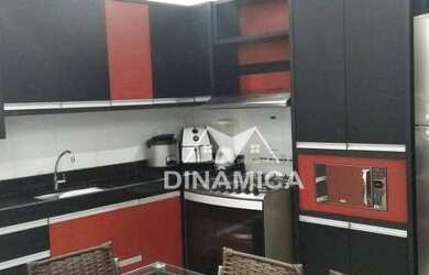 Imagem: A casa possui 4 Dormitórios, 3 Banheiros, 2 Vagas na garagem