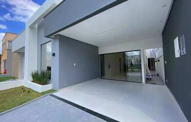 Imagem: A casa possui 3 Dormitórios, 2 Banheiros, 1 Vaga na garagem