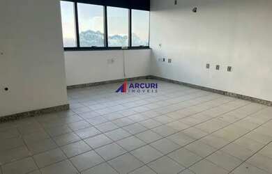 Imagem: O depósito possui 1 Vaga na garagem e 30m² de Área e está