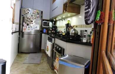 Imagem: A casa possui 4 Dormitórios, 3 Banheiros, 4 Vagas na garagem