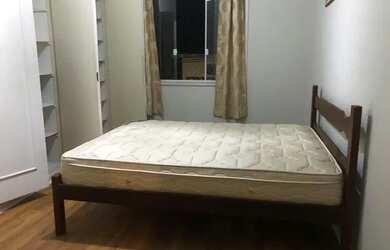 Imagem: O quarto possui Imóvel mobiliado e está localizado em Centro