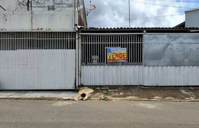 Imagem: A casa possui 2 Dormitórios, 1 Banheiro, 4 Vagas na garagem