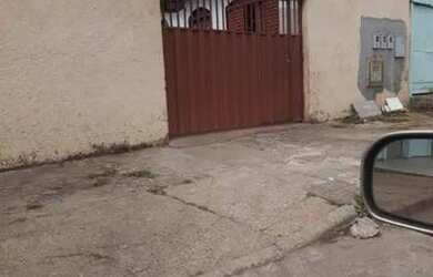 Imagem: A casa possui 2 Dormitórios, 1 Banheiro, 1 Vaga na garagem