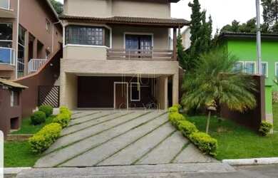 Imagem: A casa em condomínio possui 4 Dormitórios, 4 Banheiros, 4