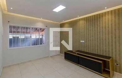 Imagem: A casa possui 3 Dormitórios, 2 Banheiros, 1 Vaga na garagem