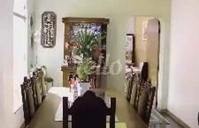 Imagem: A casa possui 4 Dormitórios, 2 Banheiros, 4 Vagas na garagem