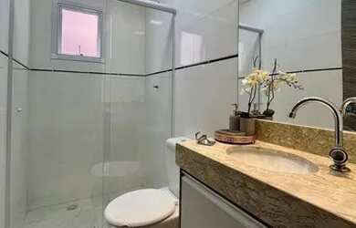 Imagem: A casa possui 3 Dormitórios, 3 Banheiros, 2 Vagas na garagem