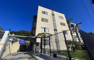 Imagem: O apartamento possui 3 Dormitórios, 1 Banheiro, 1 Vaga na garagem