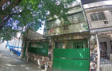 Imagem: A casa possui 5 Dormitórios, 4 Banheiros, 1 Vaga na garagem