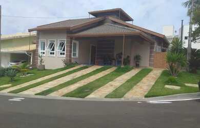 Imagem: A casa em condomínio possui 4 Dormitórios, 4 Banheiros, 2