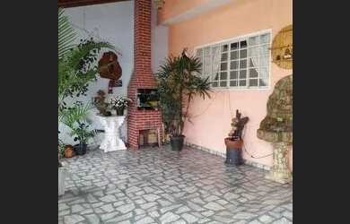 Imagem: A casa possui 2 Dormitórios, 1 Banheiro, 2 Vagas na garagem