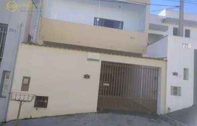 Imagem: A casa possui 3 Dormitórios, 2 Banheiros, 3 Vagas na garagem