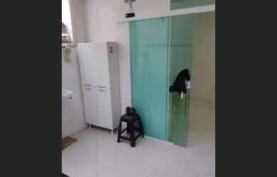 Imagem: A casa possui 2 Dormitórios, 2 Banheiros, 1 Vaga na garagem