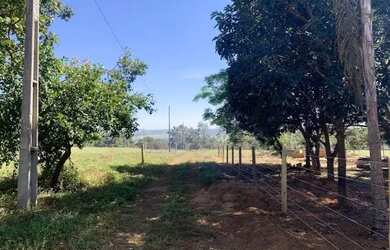 Imagem: A chácara possui 2.000m² de Área e está localizado em St