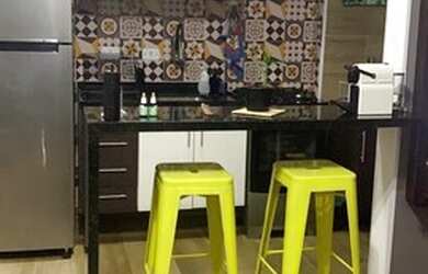 Imagem: O apartamento possui 2 Dormitórios, 1 Banheiro, 1 Vaga na garagem