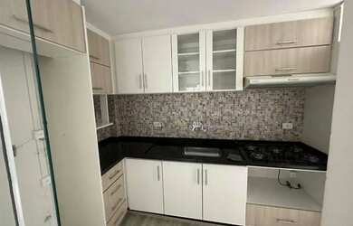 Imagem: O apartamento possui 2 Dormitórios, 1 Banheiro, 1 Vaga na garagem