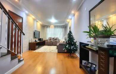 Imagem: A casa possui 3 Dormitórios, 2 Banheiros, 2 Vagas na garagem