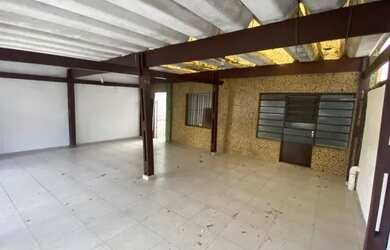 Imagem: A casa possui 2 Dormitórios, 2 Banheiros, 2 Vagas na garagem