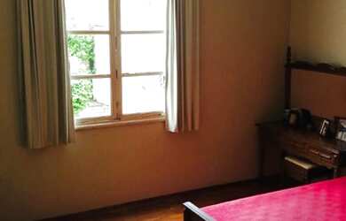 Imagem: A casa possui 4 Dormitórios, 3 Banheiros, 4 Vagas na garagem