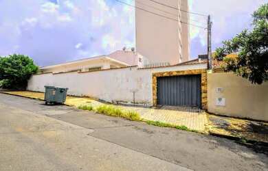 Imagem: A casa possui 5 Dormitórios, 5 Banheiros, 5 Vagas na garagem