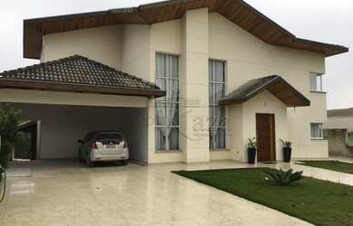 Imagem: A casa em condomínio possui 4 Dormitórios, 5 Banheiros, 4