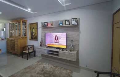 Imagem: A casa possui 3 Dormitórios, 1 Banheiro, 3 Vagas na garagem