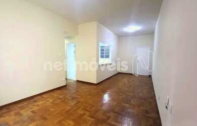 Imagem: O apartamento possui 3 Dormitórios, 1 Banheiro, 1 Vaga na garagem