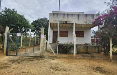 Imagem: A casa possui 3 Dormitórios, 3 Banheiros, 5 Vagas na garagem