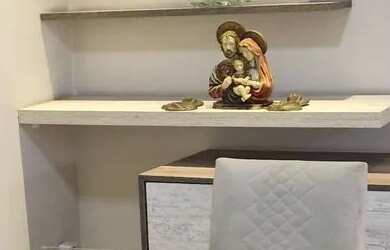 Imagem: A casa possui 3 Dormitórios, 3 Banheiros, 1 Vaga na garagem