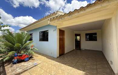 Imagem: A casa possui 2 Dormitórios, 1 Banheiro, 1 Vaga na garagem