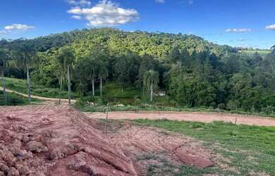 Imagem 2: Oportunidade única!** Terreno em Ibiúna, água, energia e natureza. Venha visitar!