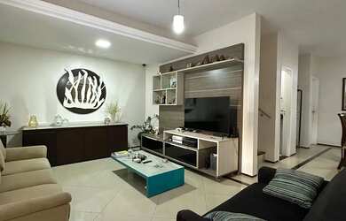 Imagem: A casa em condomínio possui 4 Dormitórios, 5 Banheiros, 2