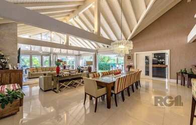 Imagem: A casa em condomínio possui 3 Dormitórios, 4 Banheiros, 5