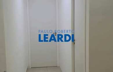 Imagem: O depósito possui 1 Vaga na garagem e 33m² de Área e está