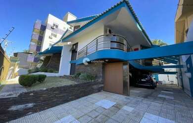 Imagem: A casa possui 5 Dormitórios, 5 Banheiros, 5 Vagas na garagem