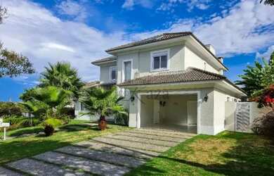 Imagem: A casa em condomínio possui 4 Dormitórios, 5 Banheiros, 5