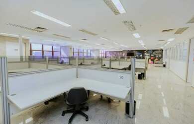 Imagem: O depósito possui 1 Vaga na garagem e 750m² de Área e está