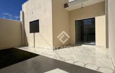 Imagem: A casa possui 2 Dormitórios, 1 Banheiro, 1 Vaga na garagem